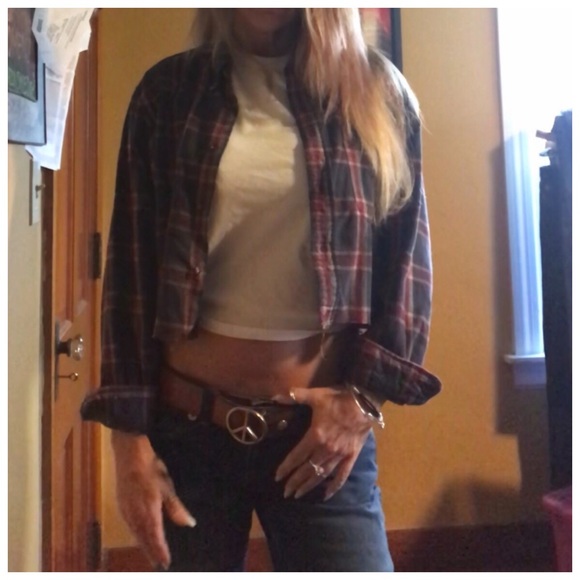 Tomboy Cropped Flannel Shirt - Picture 3 of 6